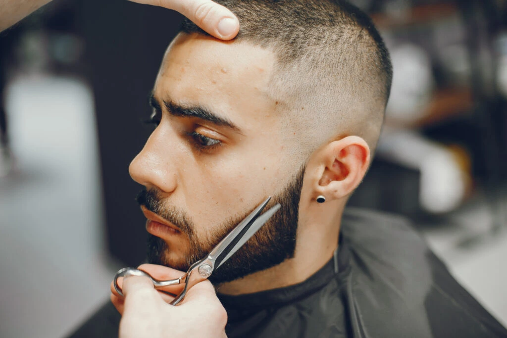 Hot Towel Shave for Downtown Miami executives - Cata Luxury Barber Room